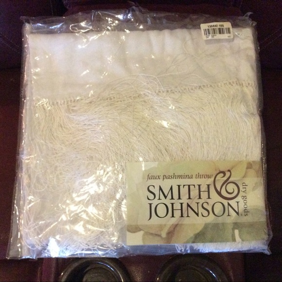 New Faux Pashmina 40” by 80” rayon white throw - Picture 1 of 2